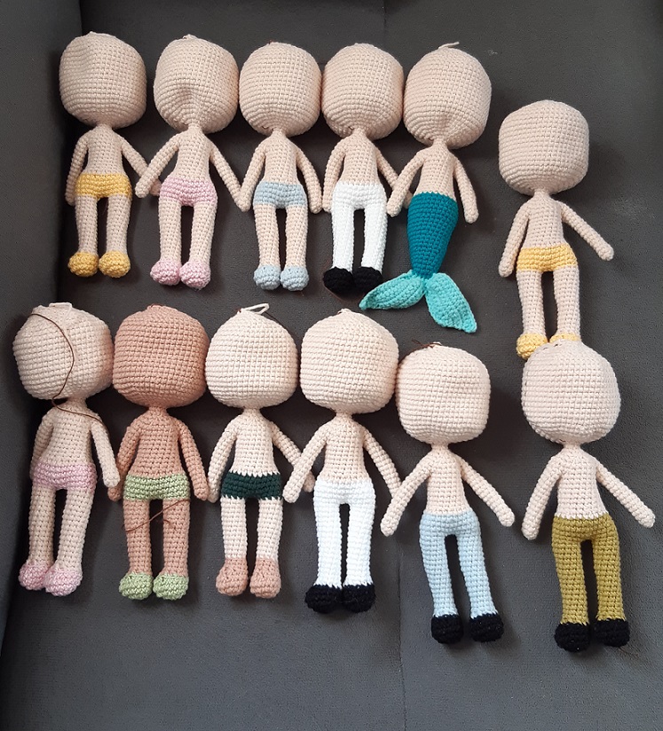 Fazendo coleção de princesas amigurumi