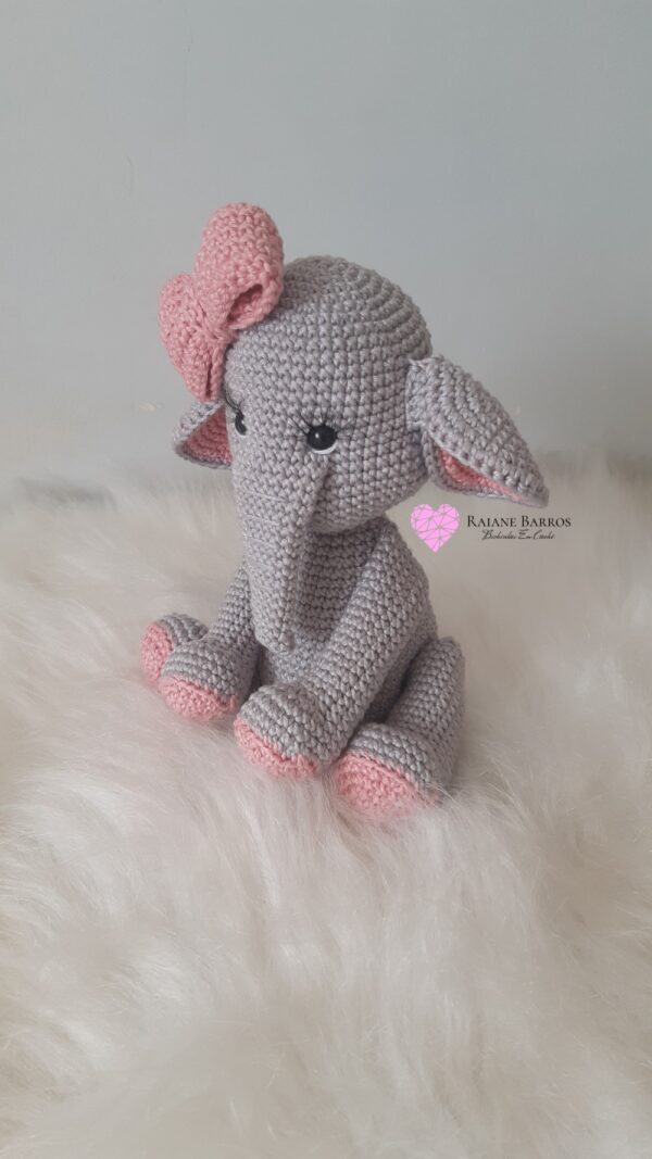 Liz a Elefantinha Amigurumi da Raiane Barros