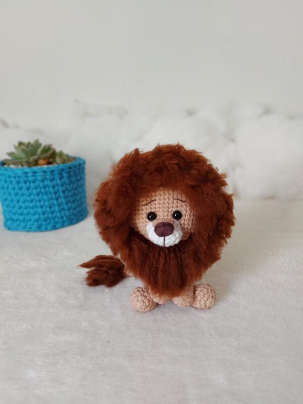 Leão Amigurumi Baby Marrom Sentado frente