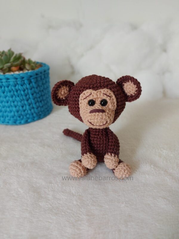 Macaco Amigurumi Baby Sentado Frente Rosi Barros
