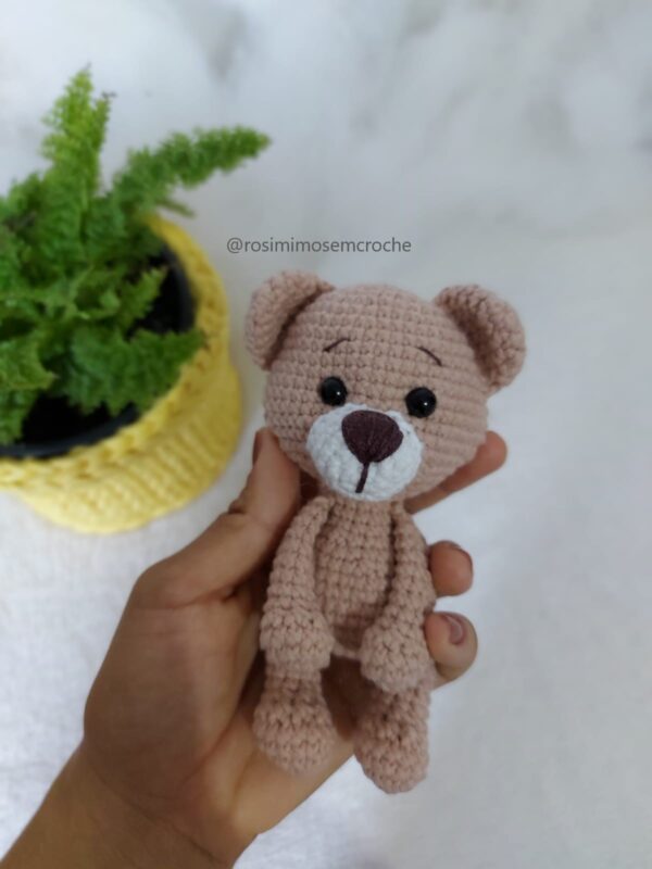 Ursinho Amigurumi Baby na mão 1- Rosi Barros