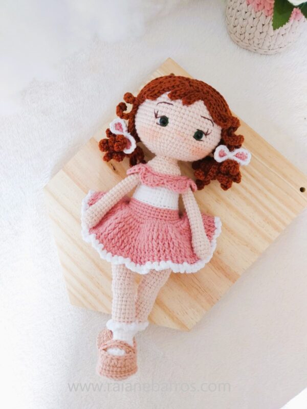 Capa Lia Boneca Amigurumi de Frente Up 1