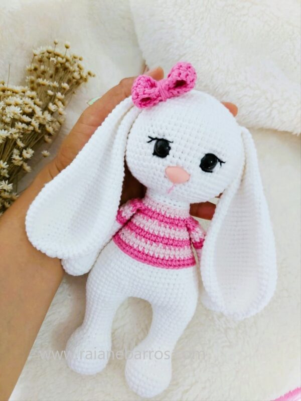 Luz a Coelhinha Amigurumi Na Mao - Rosi Barros