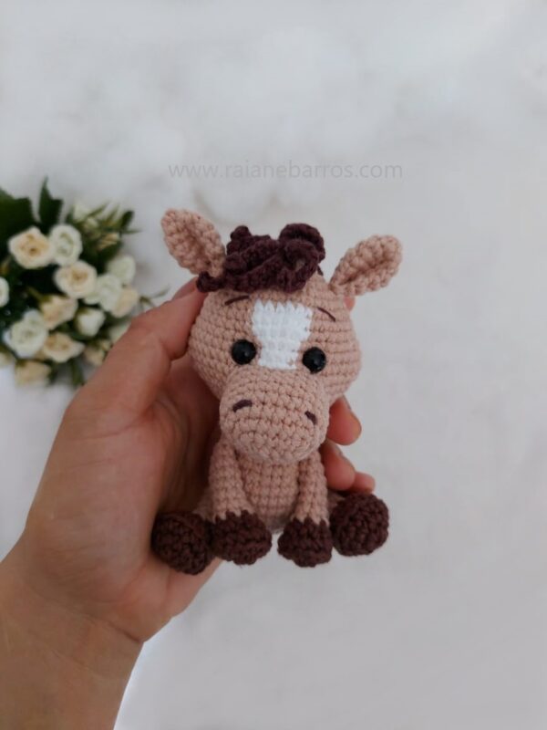 Cavalinho Amigurumi Na Mao 2