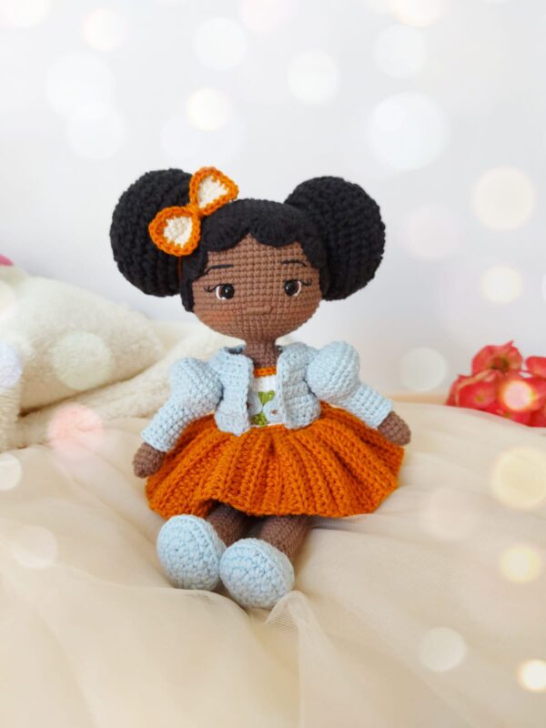 Boneca Zoe Amigurumi Sentada - Rosi Barros-4